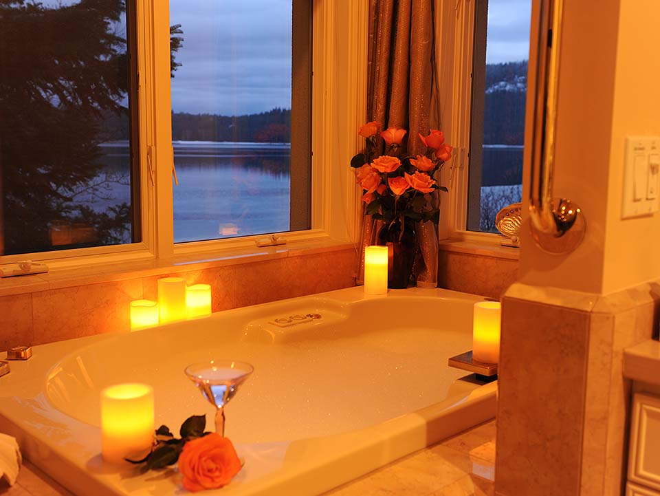 Suite 1:  Lake View Jacuzzi Bath